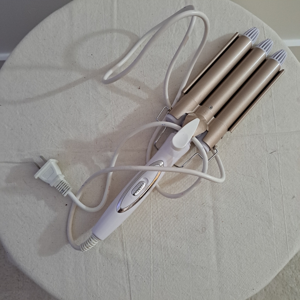 Triple Barrel Ceramic Hair Curler